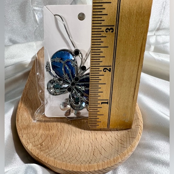 🦋 Blue Butterfly Slider Necklace - Picture 4 of 5